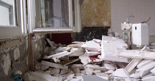 Демонтаж хрущевки в Ишимбае - удаление старых полов и стен по выгодной цене от 1778 рублей.
